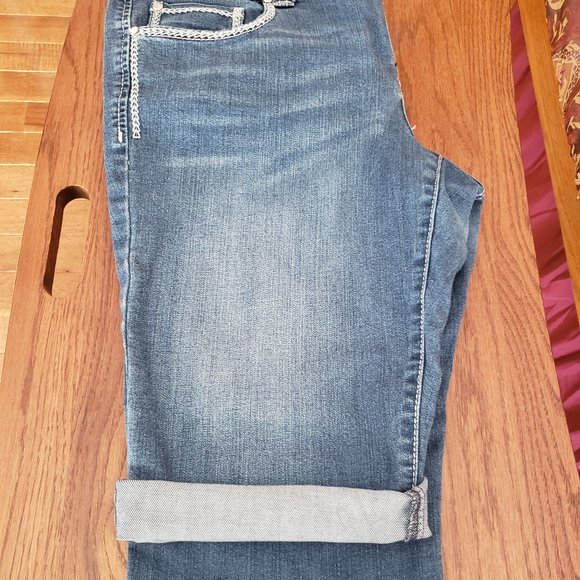 INC Petite denim Bermuda Shorts! - Picture 5 of 8